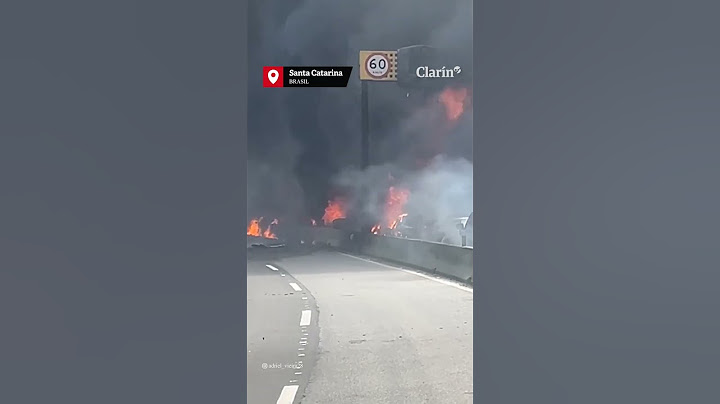 Un camión de etanol volcó en Brasil y se prendió fuego