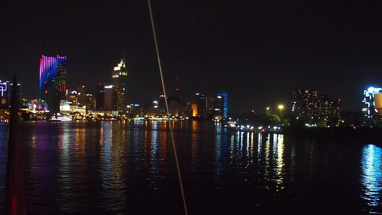 ホーチミンの夜景をサイゴン川から一望できる サイゴン川ディナークルーズ ひめごと