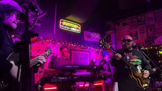 Download Lagu Sore - Setengah Lima (Live at Duck Down Bar, Jakarta 3/11/2025) MP3