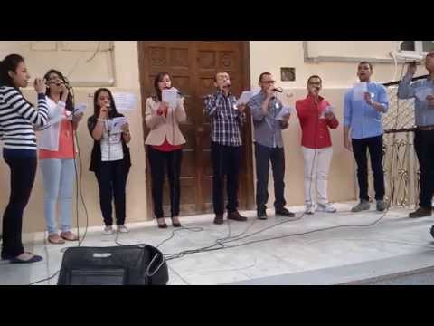 ترنيمة انظروا يديه 2015