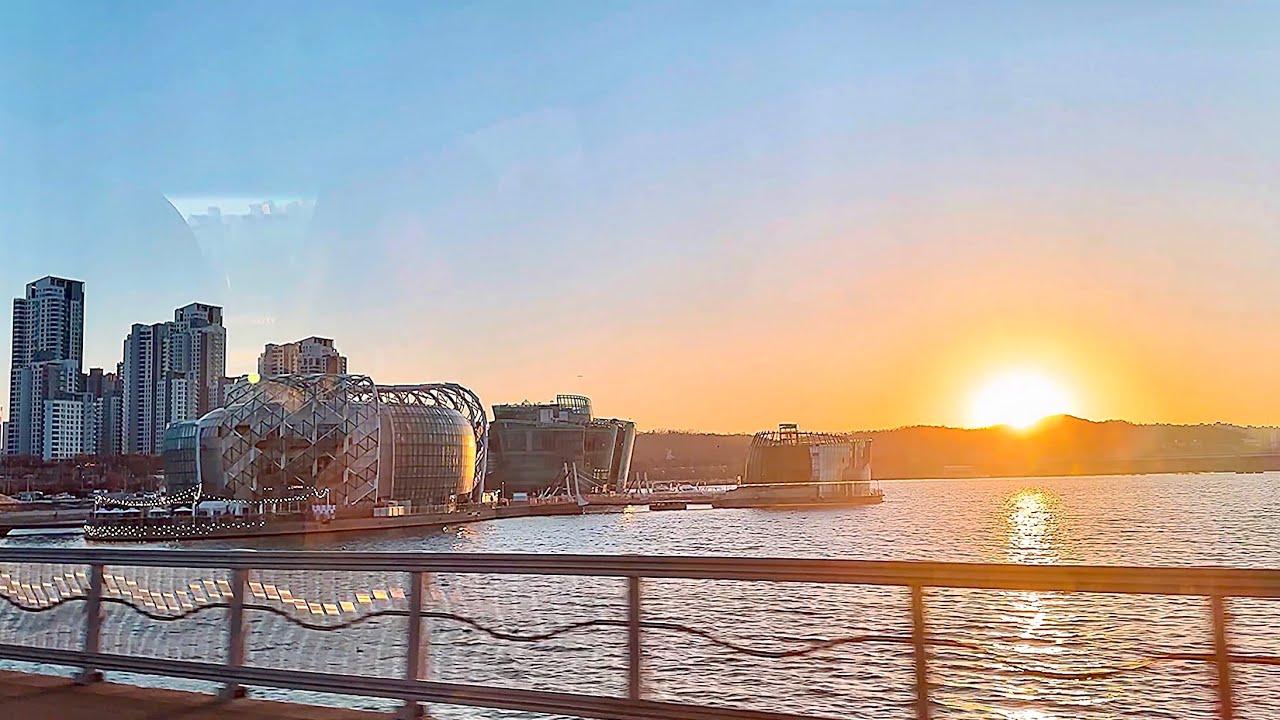 HAN RIVER BEST SUNSET SPOT Walk Around Review @ Banpo Bridge SEVIT Island Seoul South Korea 🇰🇷