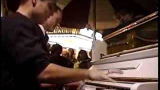 Jingle Bells Fourhandpiano live at Disneyland