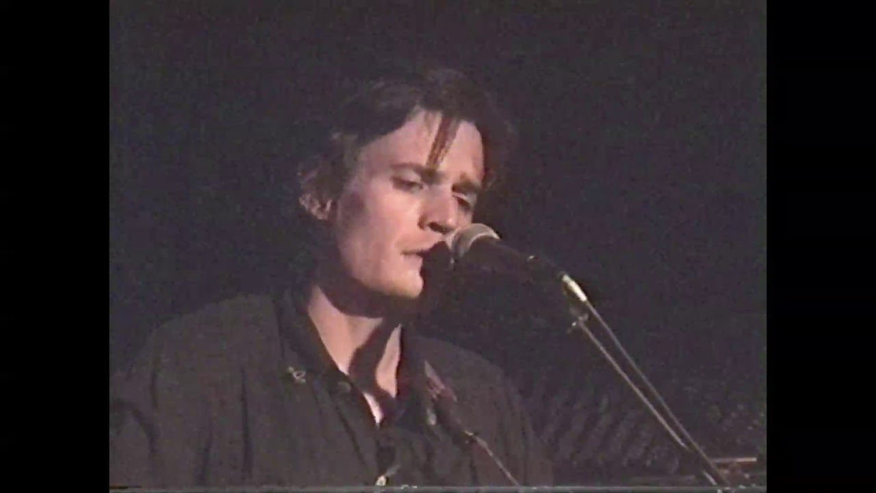 Guarda Calvin Love - A THOUSAND YEARS su YouTube Guarda Calvin Love - A THOUSAND YEARS su YouTube