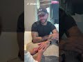 Maluma terminó con las uñas rosadas tras jugar con su hija Paris / La Vibra