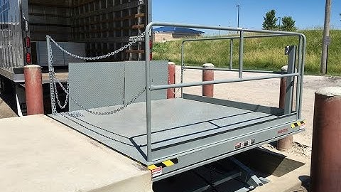 Serco LoadWarrior Dock Lift Hydraulic Dock Leveler Lift