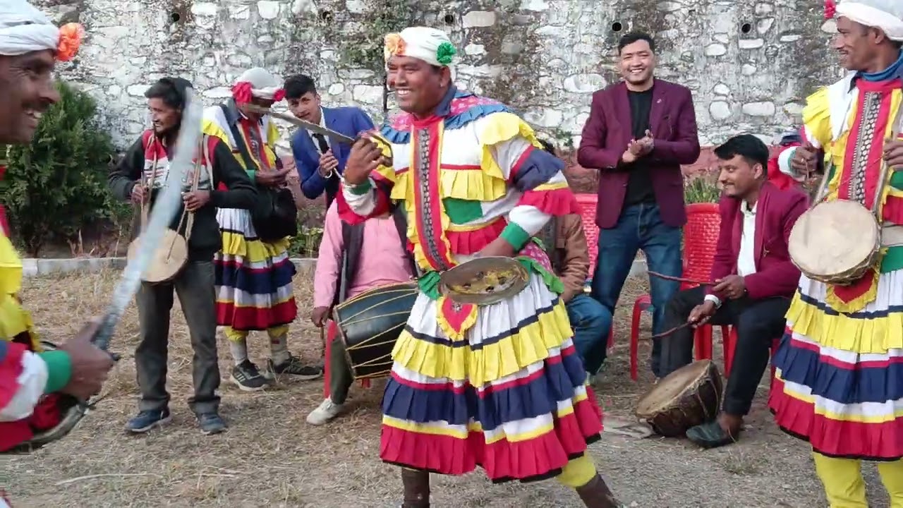 Kumaoni chaliya dance  (एक बार जरूर देखे बहुत ही बेहतरीन डांस ) #chaliyadance #uttakhandi #pahadi 