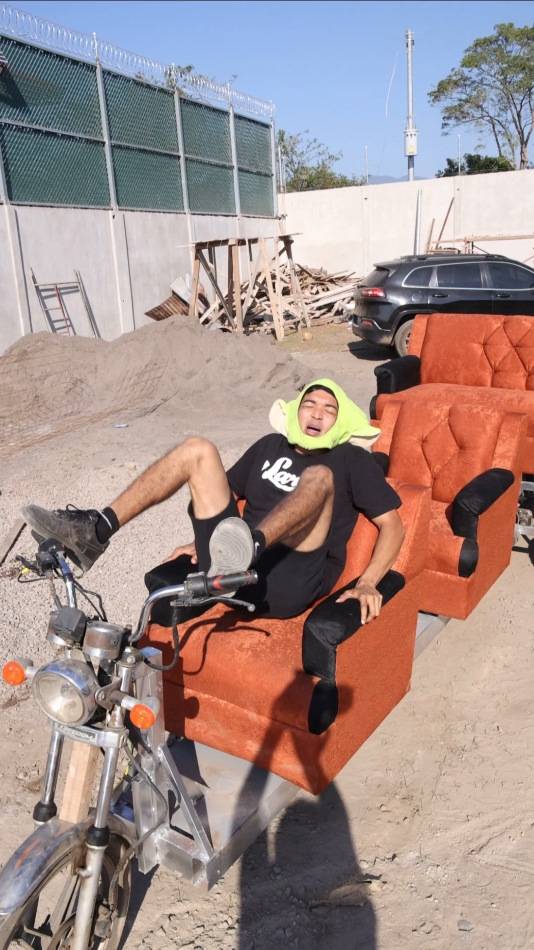 UNOS SILLONES MOBILES #comedia
