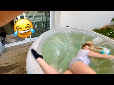 JE POUSSE MA COPINE DANS LE JACUZZI PENDANT LE CONFINEMENT !!