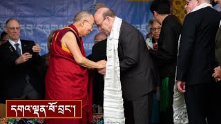 ཨ་རིའི་གྲོས་ཆོགས་འཐུས་མིའི་སྐུ་ཚབ་ལ་དགའ་བསུའི་མཛད་སྒོ།