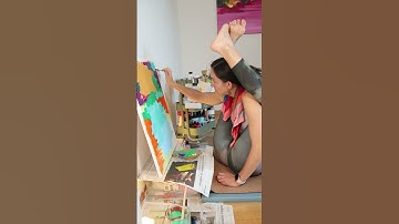 How Flexible People Paint 🧑🏼‍🎨🎨 #contortionist #flexibilitychallenge