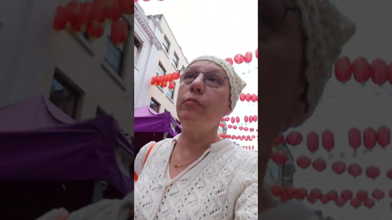 Ло́ндон ча́йна-та́ун —поселение китайцев в Лондоне - London Chinatown - Chinese settlement in London