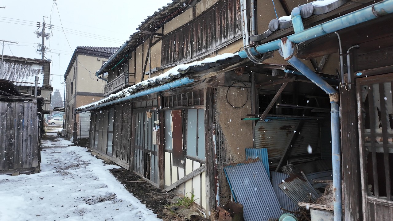 Snowy Suzaka, a suburban town in Nagano【4K Japan Walk】