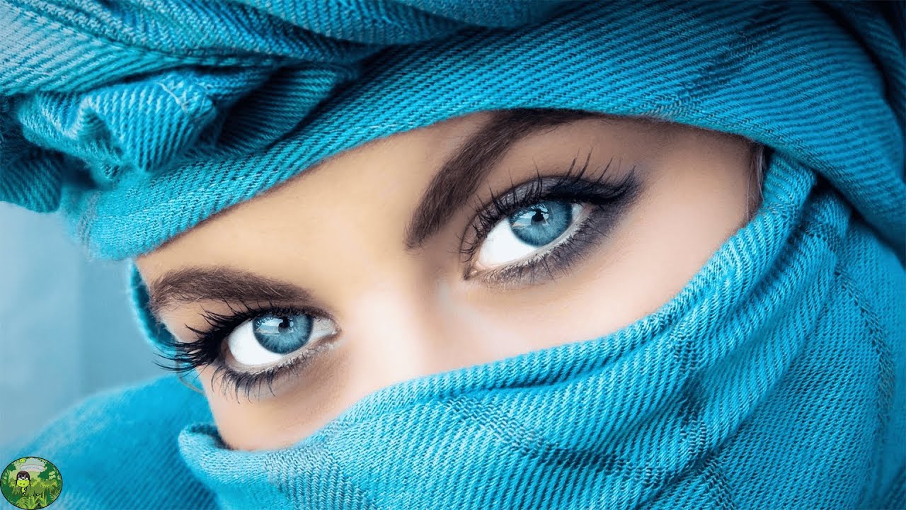 les 10 femmes avec les plus beaux yeux du monde | Serpent savant ...