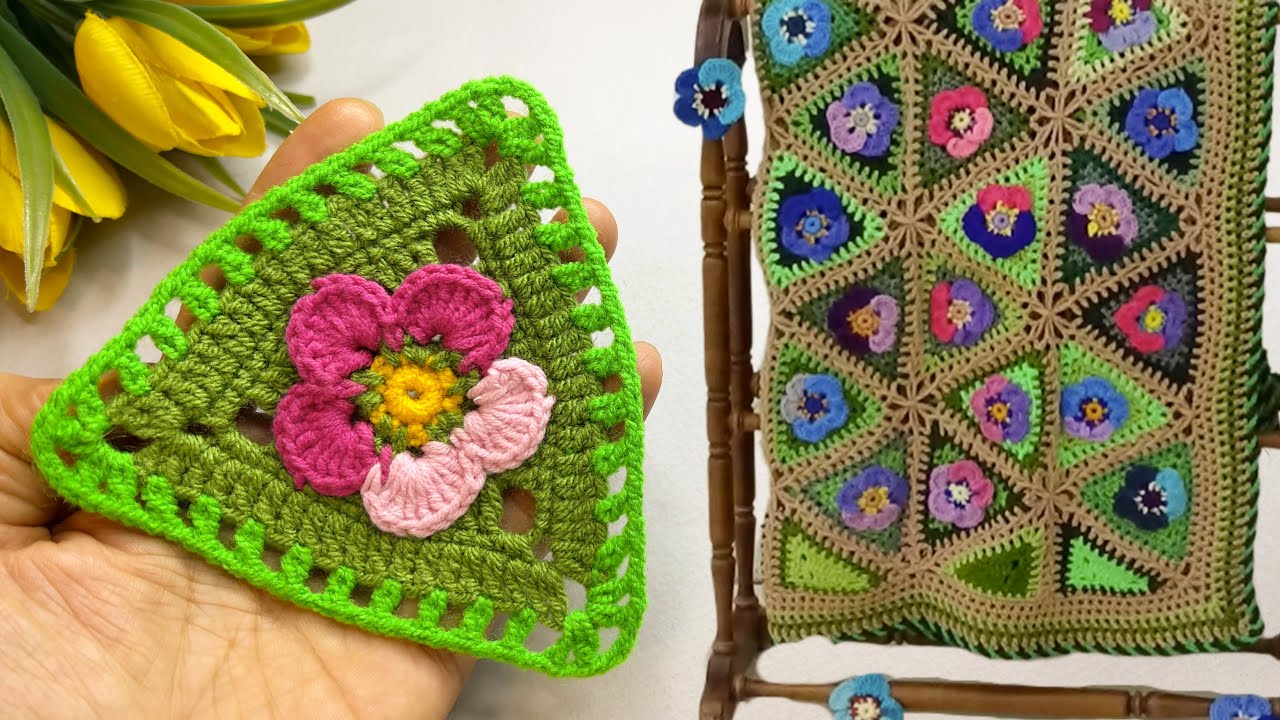 🌺 آموزش موتیف مثلثی با گل برجسته فوق‌العاده زیبا | 3D Flower Triangle Crochet Motif Tutorial
