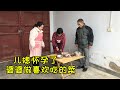 儿媳怀孕了，婆婆学习做酸菜鱼，又煎一份油饼，嘱咐儿媳多吃肉 | Daughter-in-law is pregnant, mother-in-law makes pickled fish