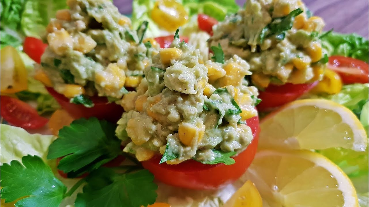 Gefüllte Tomaten mit Avocado-Mais-Creme VEGAN - YouTube