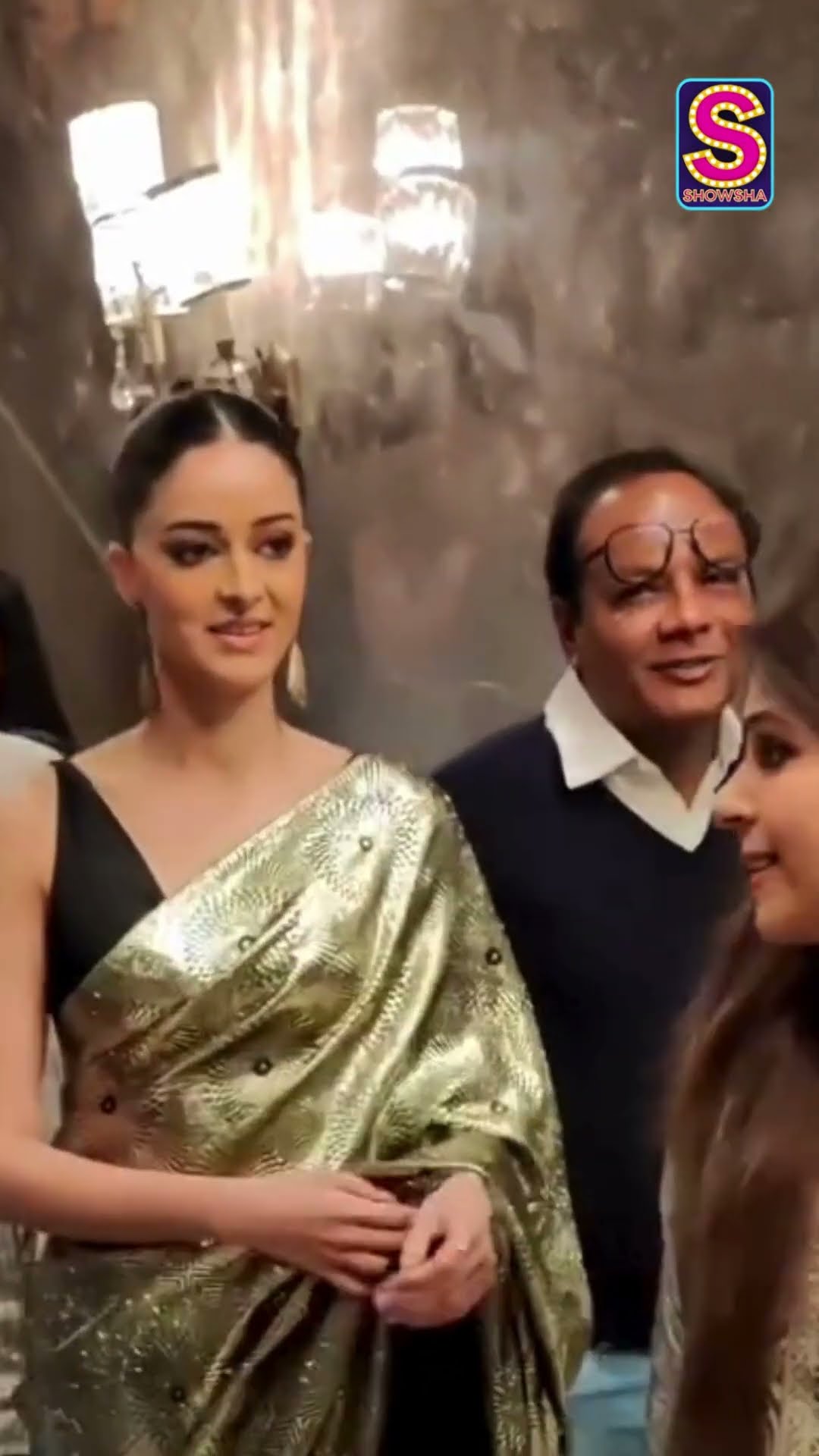 What Is Better Than A Golden Timeless Saree!! Ananya Panday Giving 'Rekha' Vibes!!! | N18S | News18
