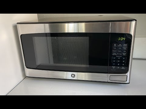 GE 1.1-cu ft 950-Watt Countertop Microwave (Stainless Steel) in the Countertop  Microwaves department at