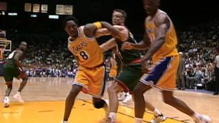 young kobe bryant highlights in the forum