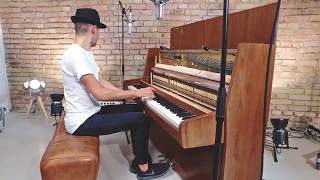 Miniatura del video "Luis Fonsi - Despacito ft. Daddy Yankee (Peter Bence Piano Cover) 31.07.2017"