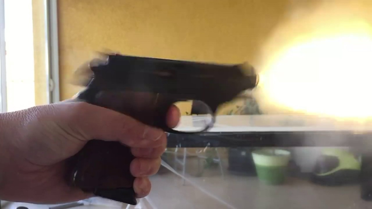 coup de pistolet a balle a blanc !!!!! - YouTube