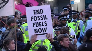 Hundreds of police officers move in on climate protest and dozens arrested in London
