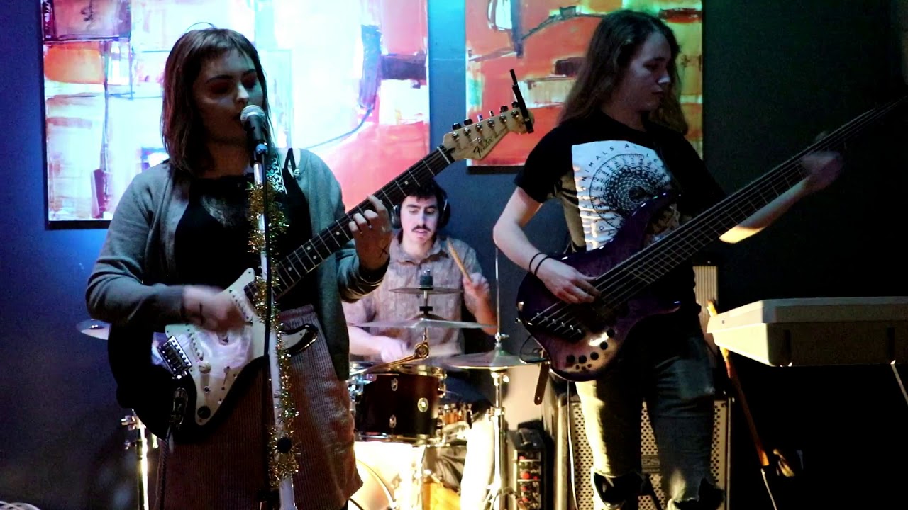 Flo Petite @ Cafe Nola