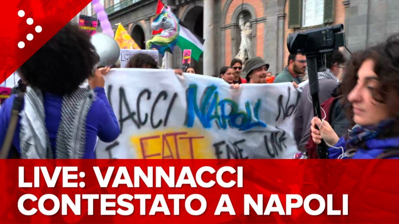 LIVE Napoli, contestazione contro Vannacci in occasione della presentazione del libro: diretta video