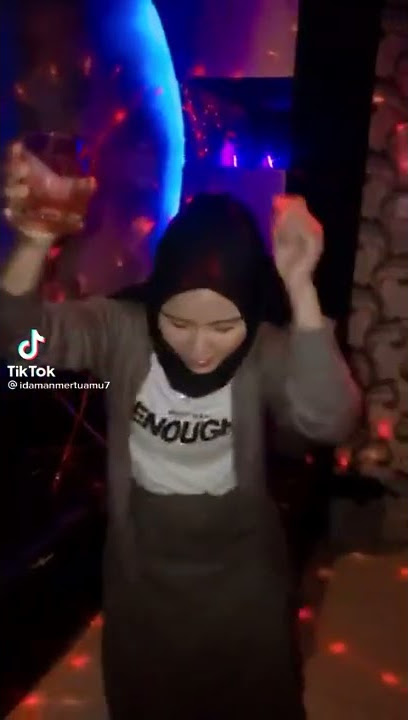 Viral!! Cewek HIJAB KE KLUB MALAM (Diskotik) bareng teman-teman😡😠