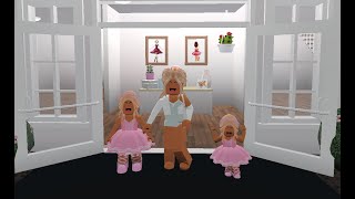 Girls valentines day dance recital *bloxburg roleplay*