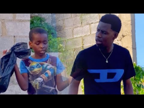 Auntie Sends Her Boyfriend Outside To Abuse Her😰The Little Girl Escapes And Sleeps In The Grass🤦‍♂️