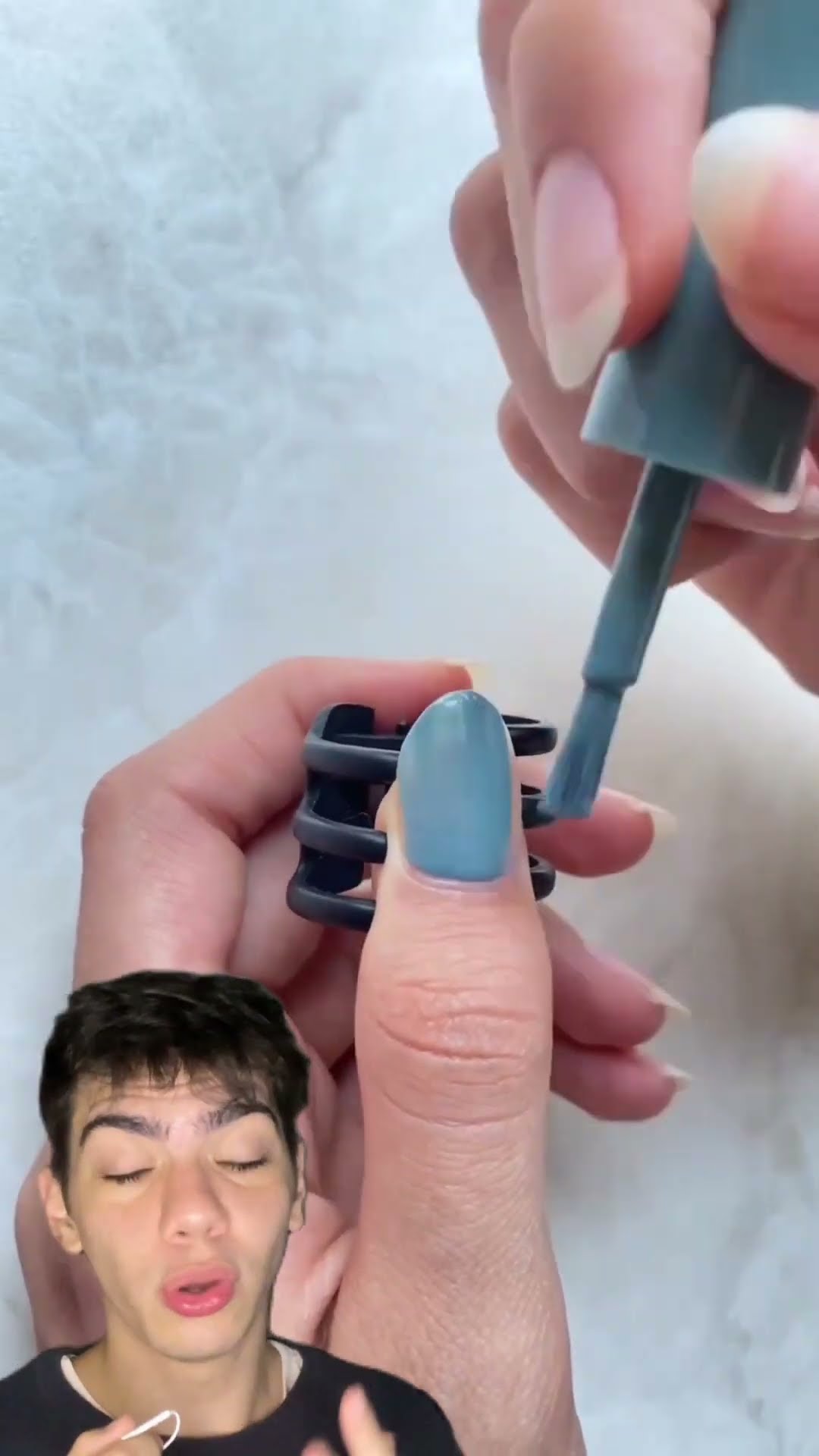 Unhas perfeitas sem borrar? Use uma piranha de cabelo no dedo e veja a mágica! ?✨