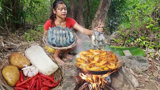 Lobster curry spicy delicious with mushroom | Show  eating delicious | Solo cooking in jungle