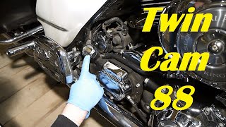 видео: Harley Davidson Twin Cam 88 Проверка уровня масла картинка: Harley Davidson Twin Cam 88 Проверка уровня масла