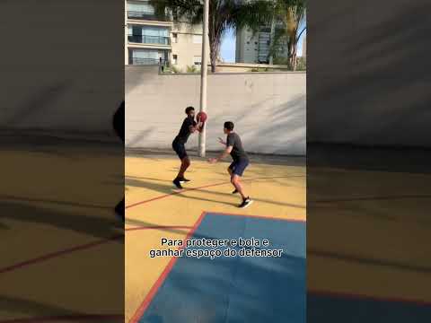 Vídeo: Drible uma bola de basquete constrói músculos?