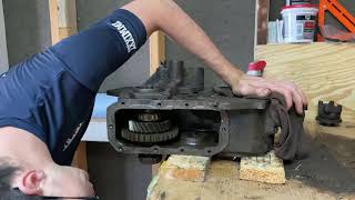 Taking apart a Dana 20 transfer Case: '79 Jeep FSJ dana 20 swap Part 1 screenshot 5