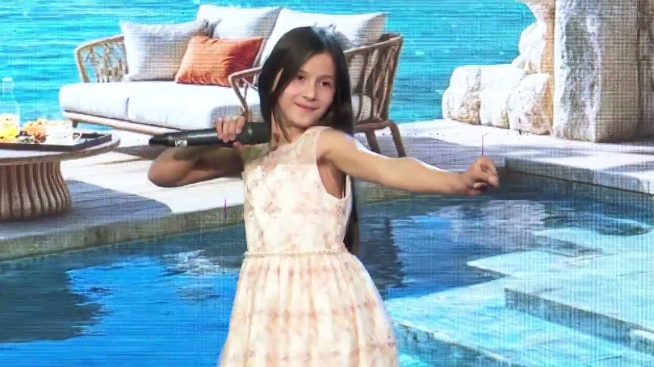 Elanda Halili  - vogelushja nga Kukesi qe po mahnite publikun