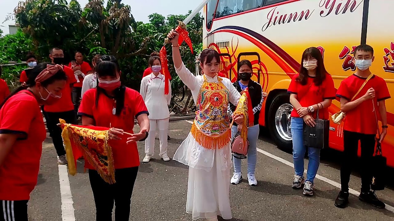 精彩合輯【罕見天上聖母降駕高顏值美女乩身穿三寸金蓮鞋走步揮寶劍進殿內精采參禮 九天玄女/太子/武財神/降乩參禮 可愛弟弟小小淨爐手踏腳步真穩】麻豆太子宮進香團/鳳山無極聖鳳宮