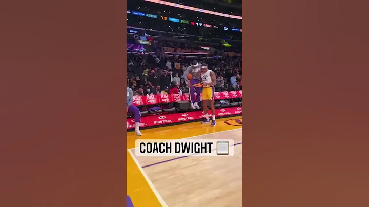 ＃魔兽霍华德搞起副业 你别说还真的有模有样😂＃湖人＃NBA＃shorts - 天天要闻