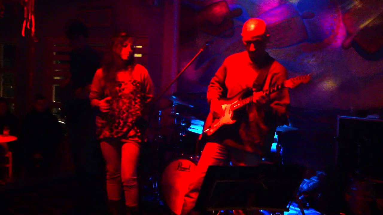 Walter Bandini Power Folk Trio Live @ Macondo "Wuthering Heights" Kate Bush' cover