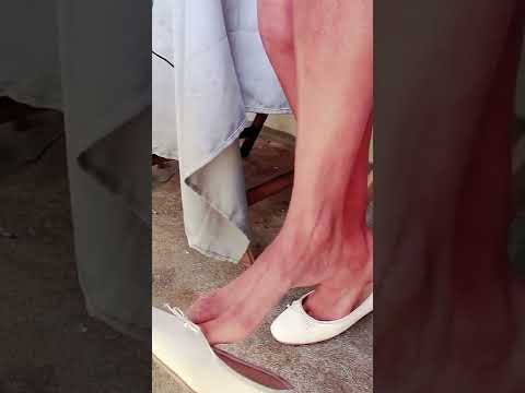 Stinky smelly sweaty ballet flats