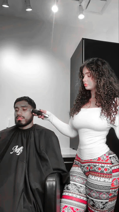 Massive Tight & Big Glutes Building 🔥🍓🍓 #fitness #crossfit #model #gymlover #legsday #glutes #latino