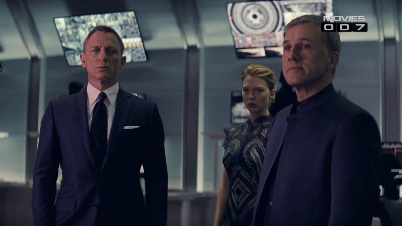 Watch two times Oscar winner Christoph Waltz as Blofeld! - YouTube