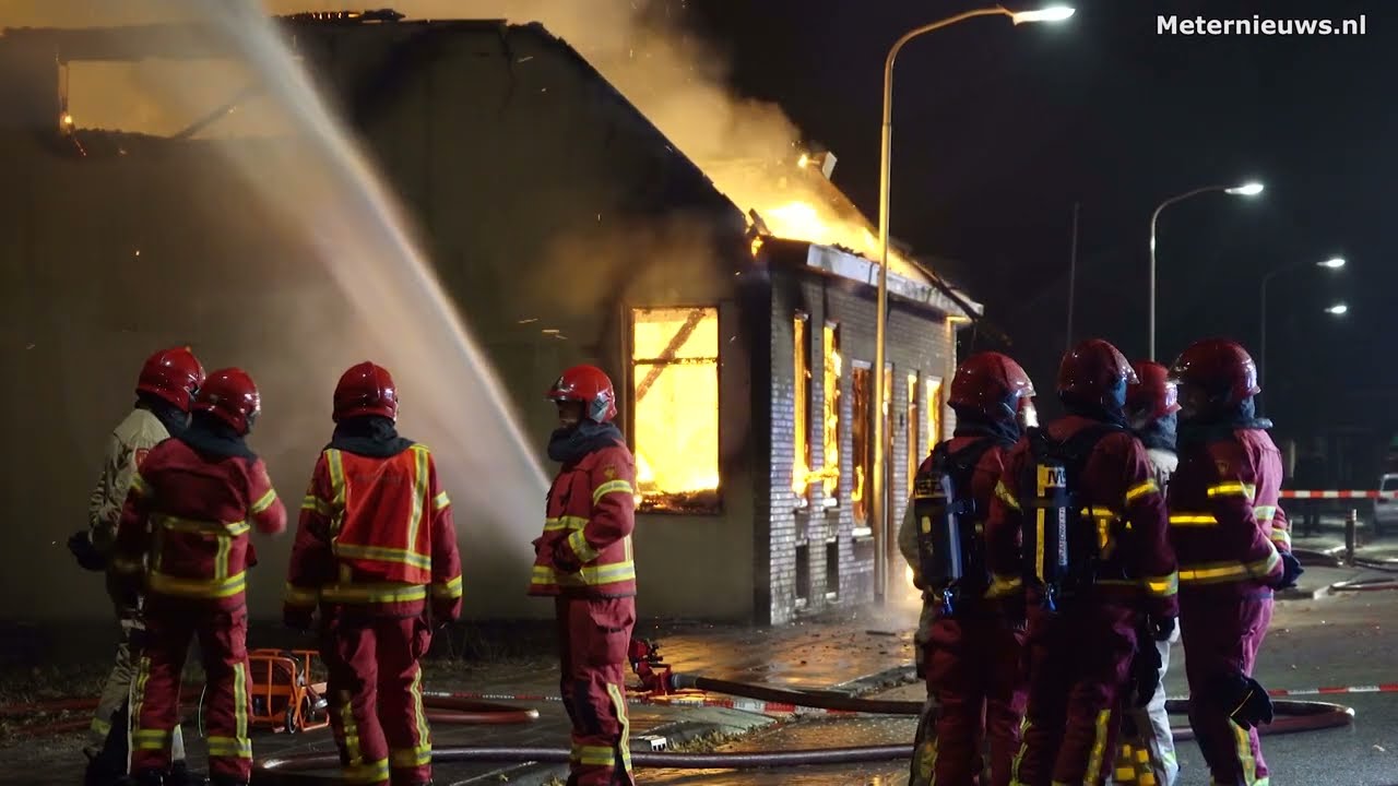 Bedrijfspand in Oude Pekela afgebrand