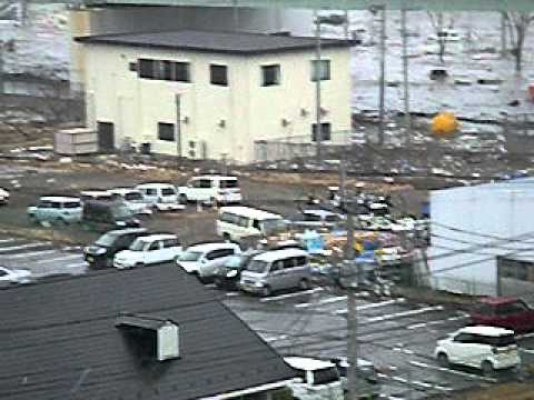 三井アウトレットモール仙台港周辺に押し寄せた津波 Youtube