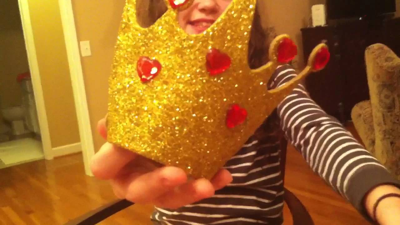 Queen of Hearts Halloween Costume + DIY Crown | Izzy and Sydney - YouTube