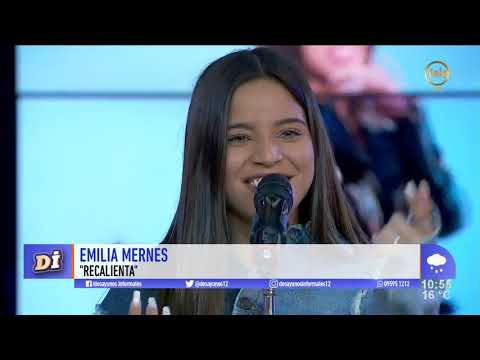 Emilia Mernes canta en vivo la versión acústica de "Recalienta"