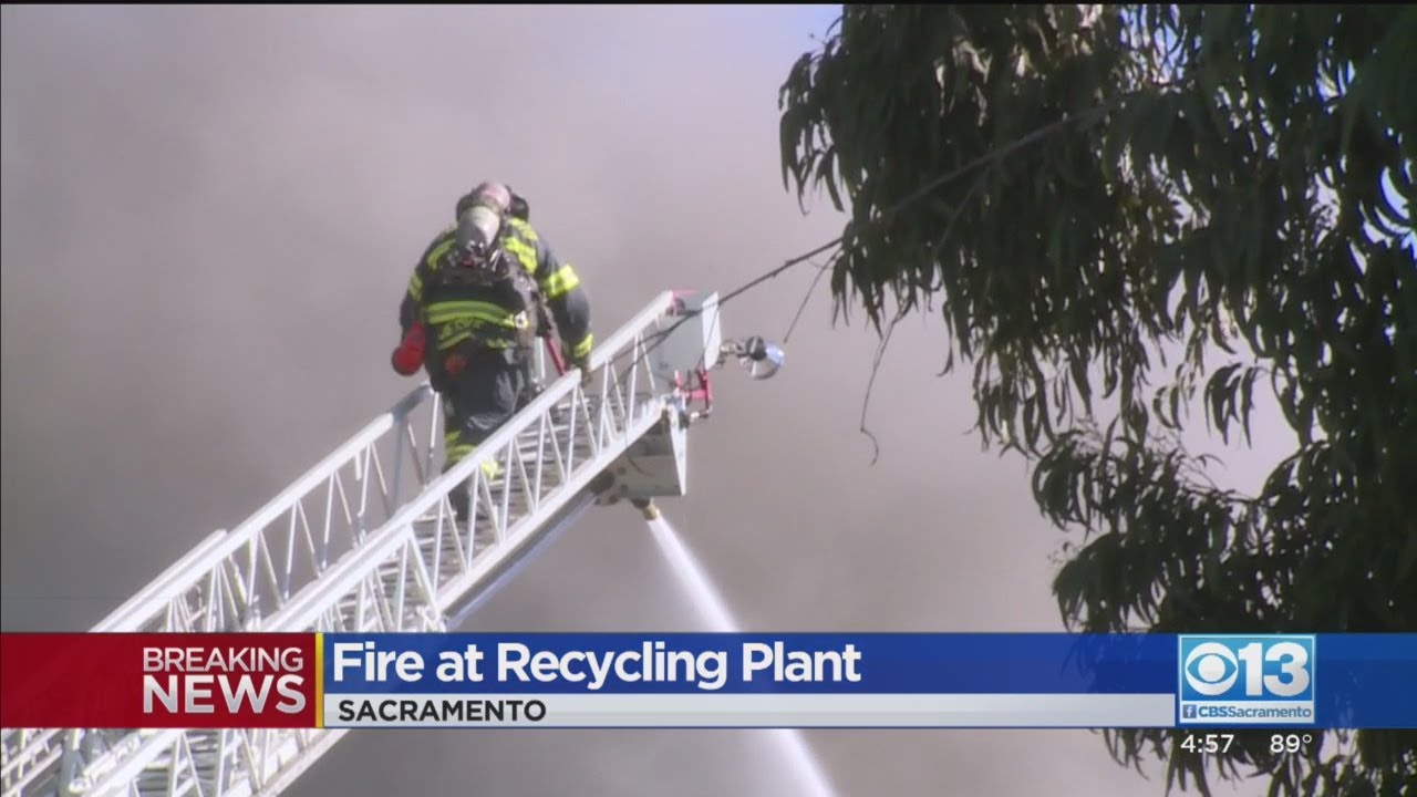 Fire Breaks Out At Metal Recycling Center In Downtown Sacramento - YouTube