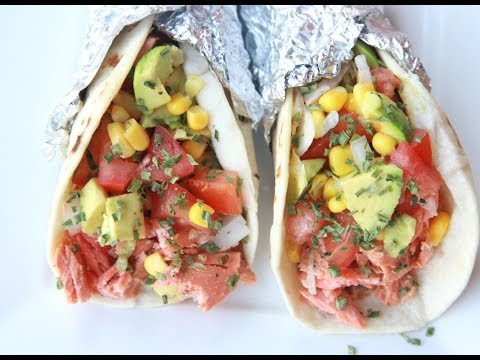 Video: Salmon-tacos Med Citrus Agurkslav