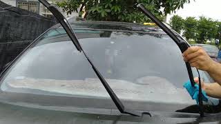 Poly video 用濕的布擦拭雨刷的膠條 矽油 撥水劑效果 汽車擋風玻璃 kids funny